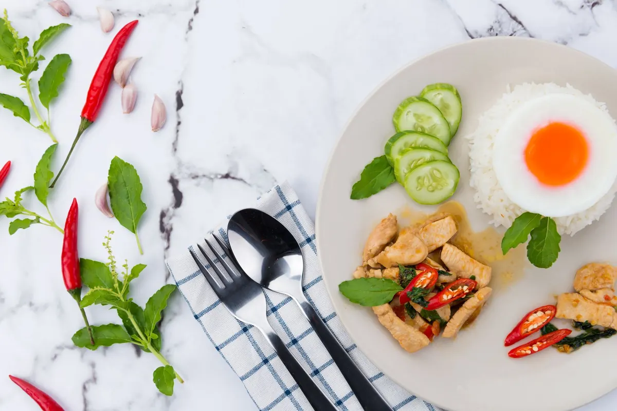 Sweet Basil vs Thai Basil: Which Variety Suits Your Kitchen?